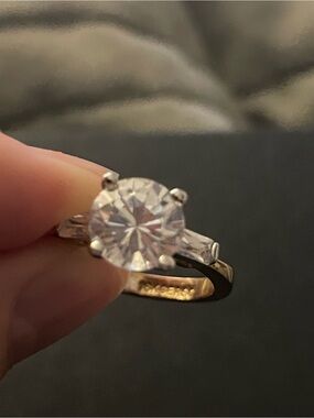 Classic Engagement ring gold-Tone 18kt GE Solitaire Ring with Clear Center Stone